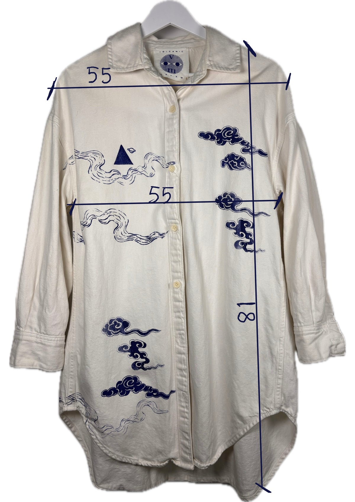 Giacca lunga in denim pesante bianco avorio upcycled con serigrafie