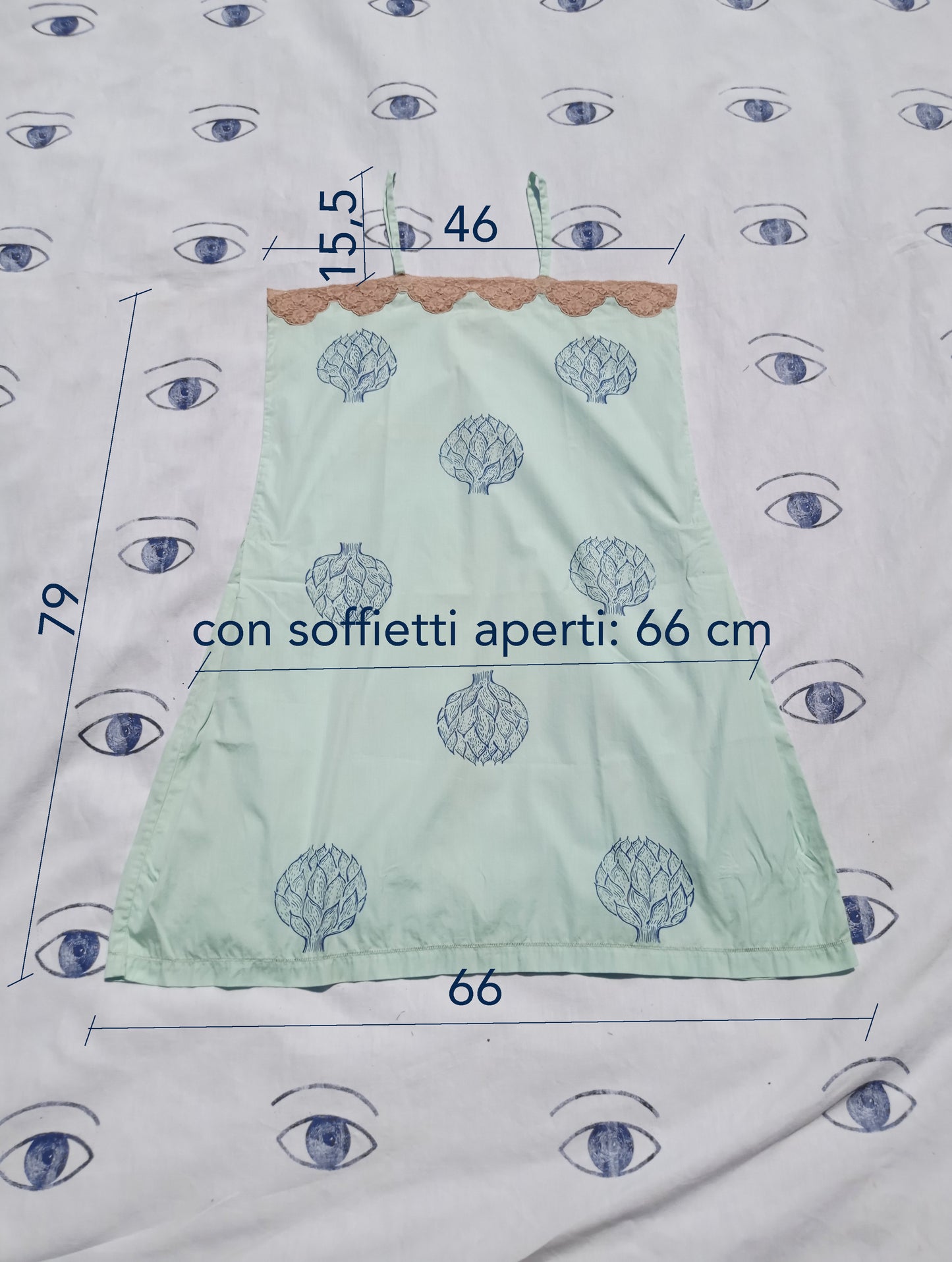 copricostume/sottoveste in mussola di cotone verde menta serigrafato con carciofi, con inserti in pizzo ecrù