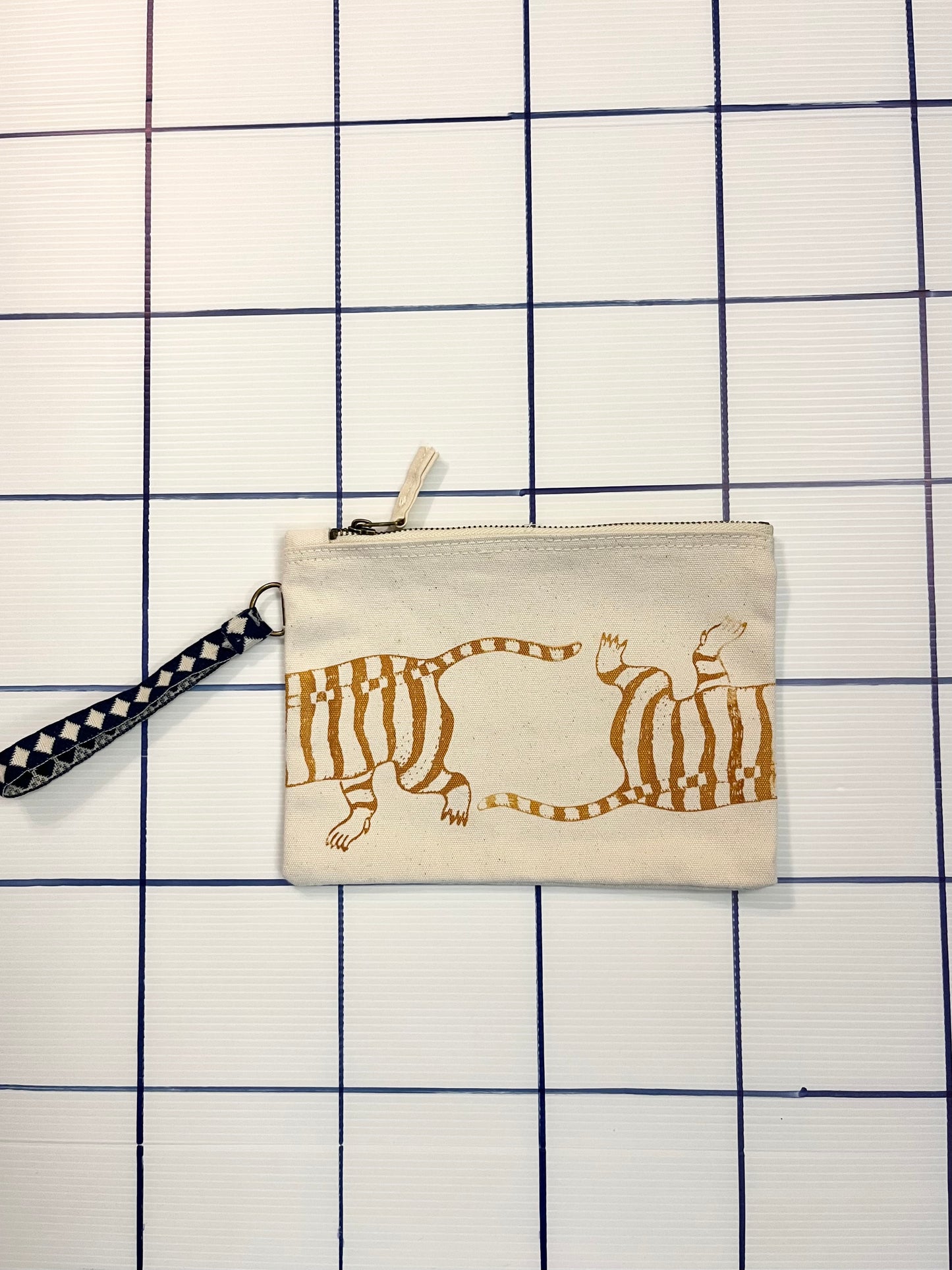 pochette piccola con tracolla da polso serigrafata