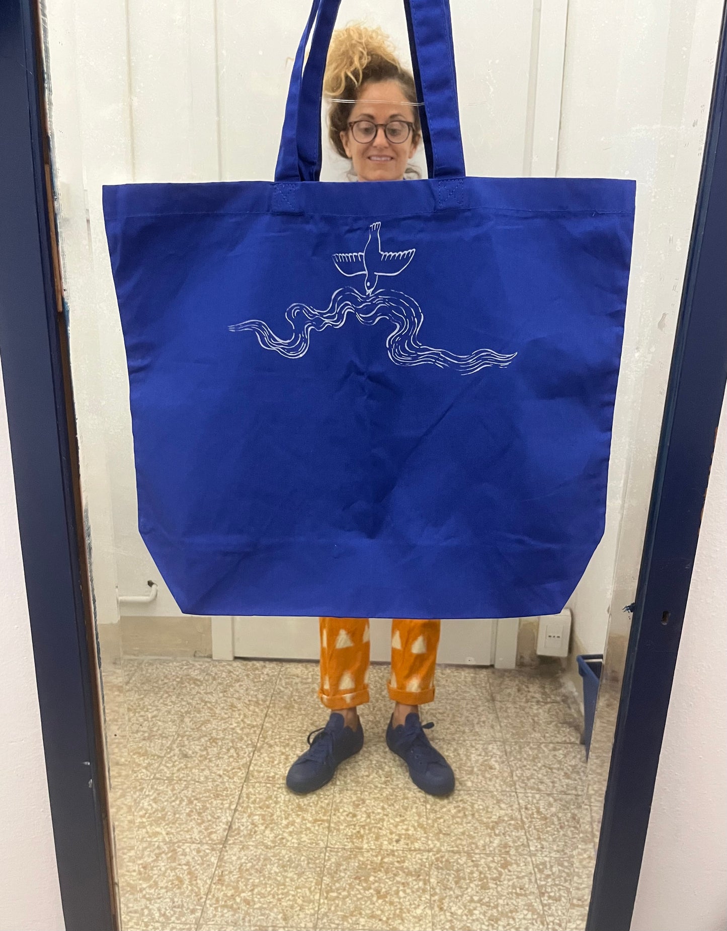 borse maxi in cotone terracotta serigrafata con coccodrillo e triangoli