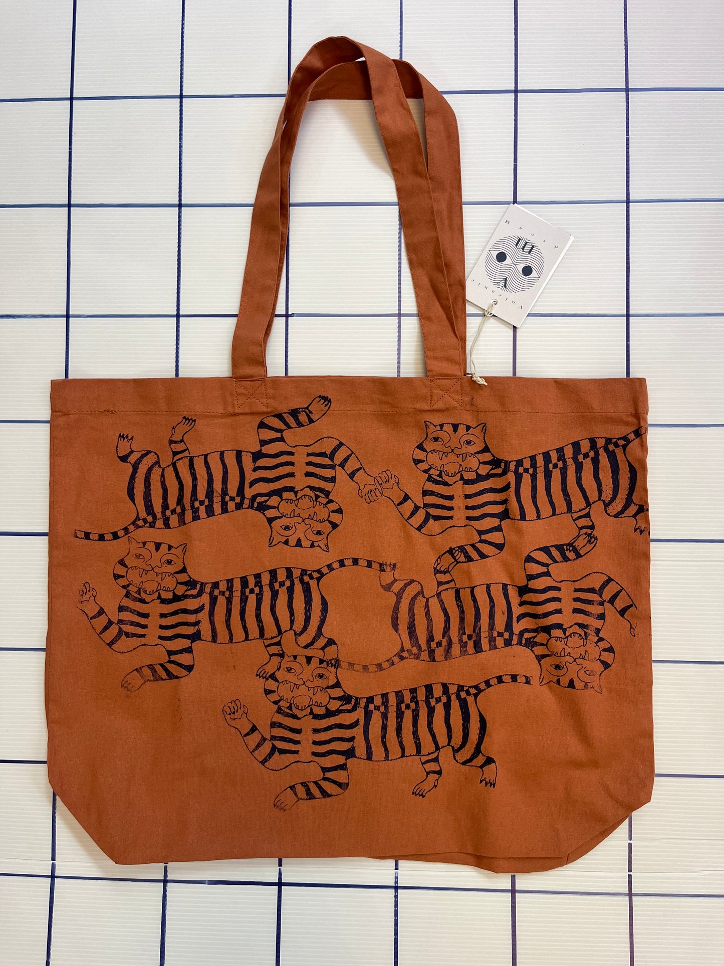 borse maxi in cotone terracotta serigrafata con coccodrillo e triangoli