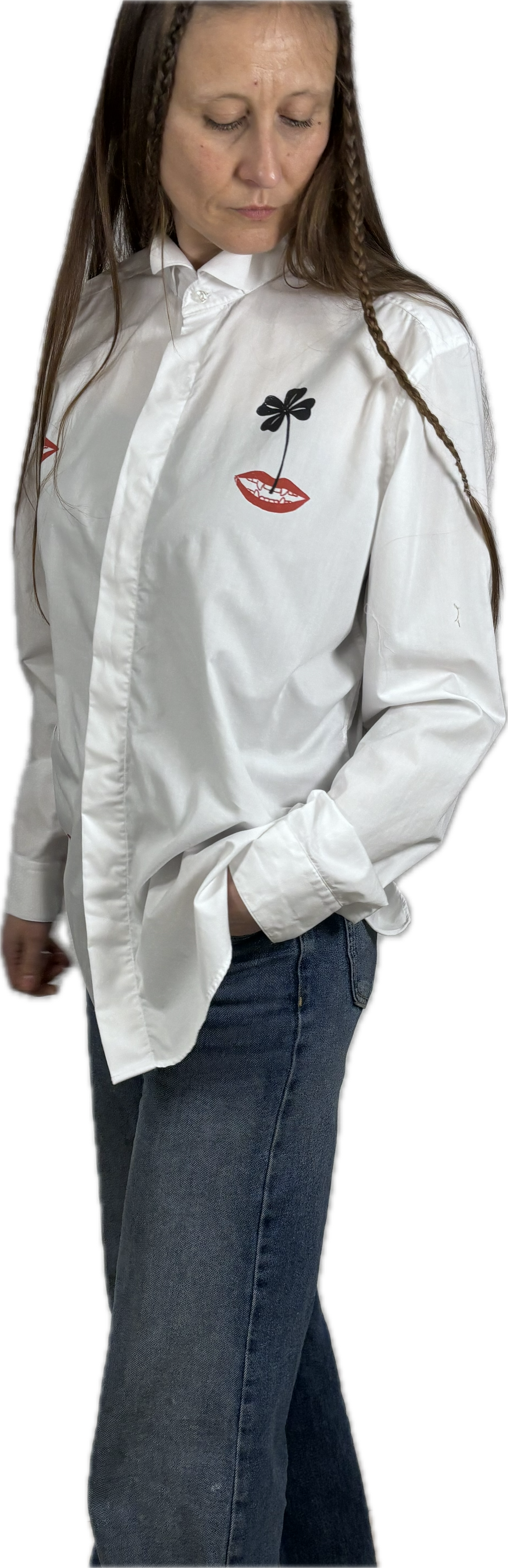 Camicie eleganti bianche upcycling serigrafate con bocche e quadrifogli