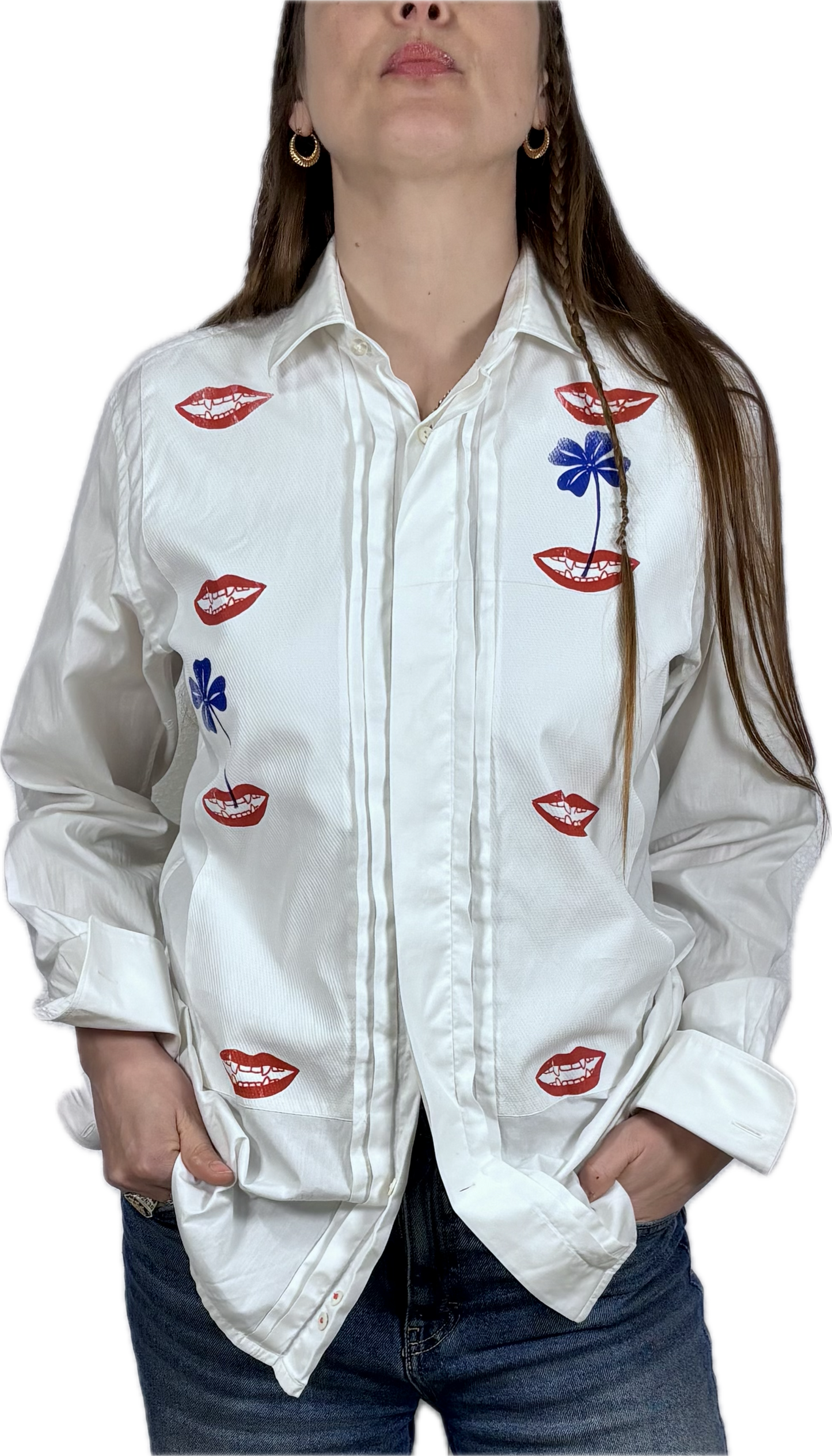 Camicie eleganti bianche upcycling serigrafate con bocche e quadrifogli
