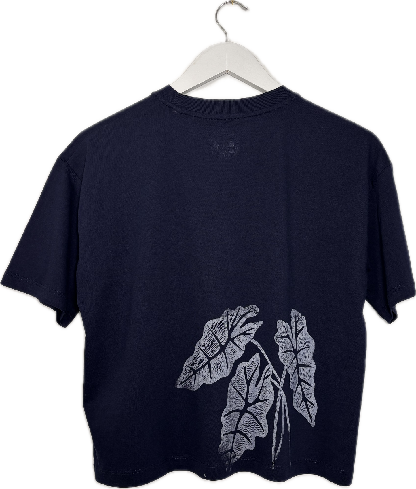 T-shirt taglio boxy serigrafata con tigre e foglie di drosera