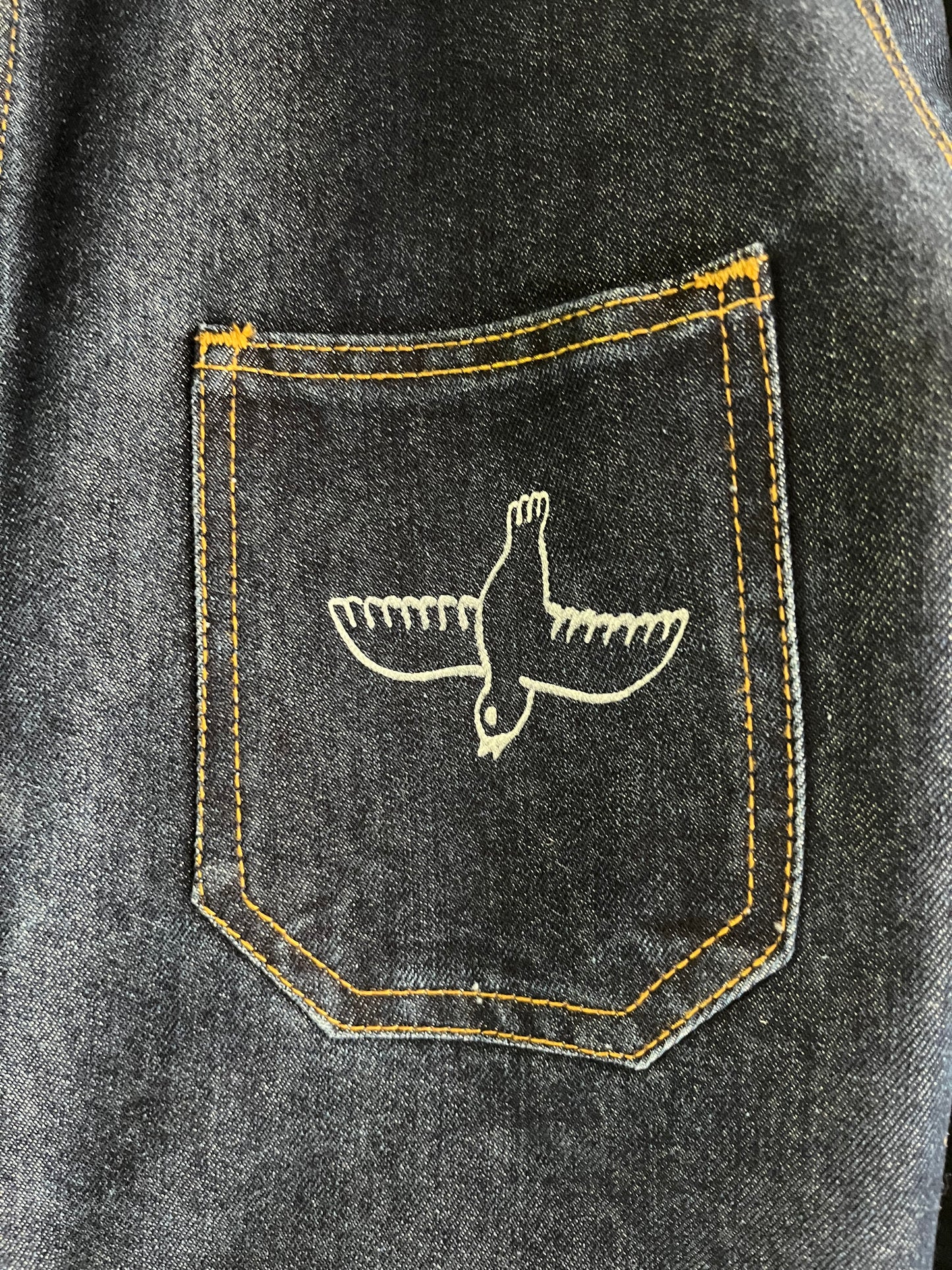 Giacca in denim spesso serigrafata con nuvole e profili