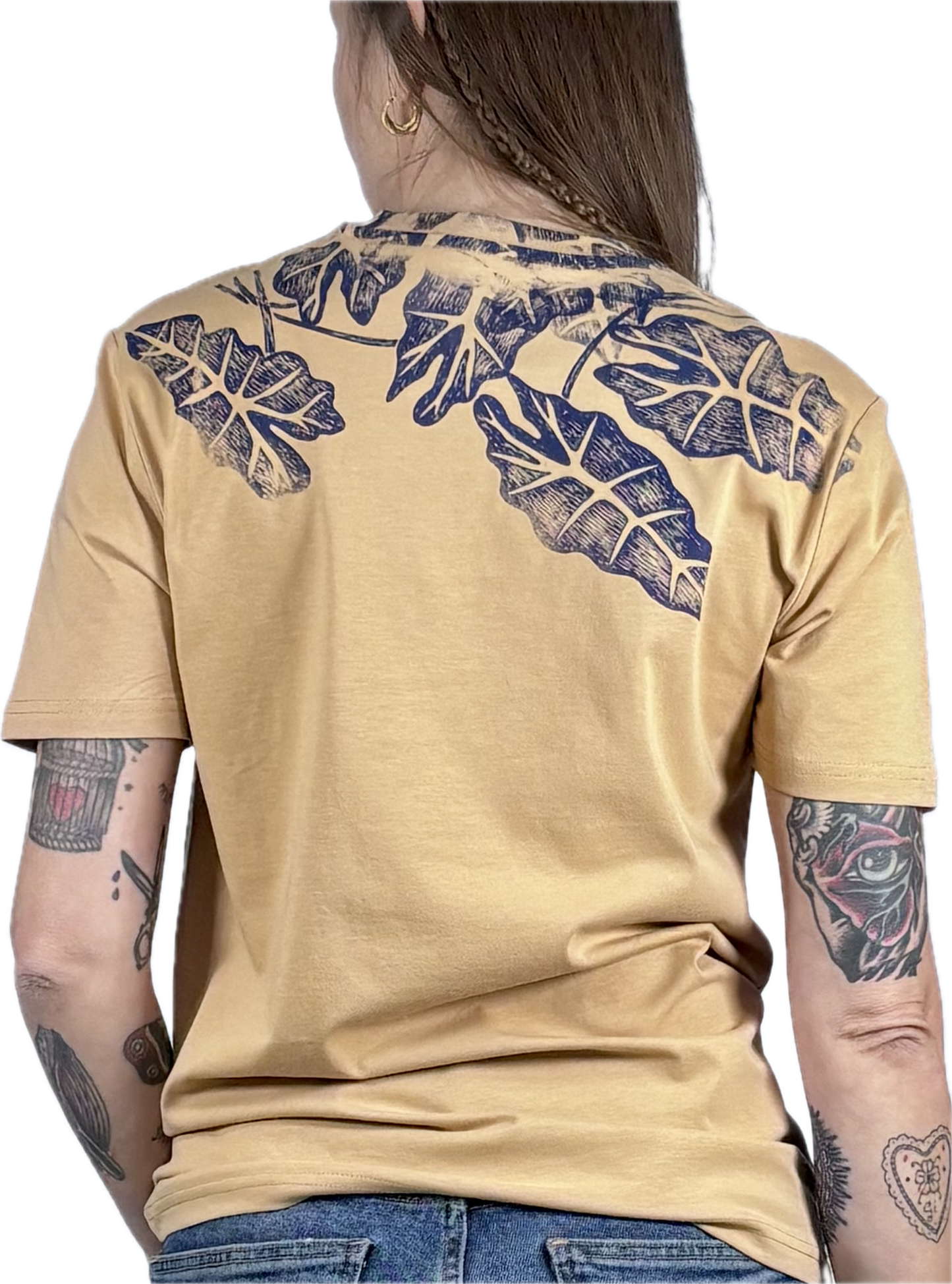 T-shirt classica color crema serigrafata con alocasia