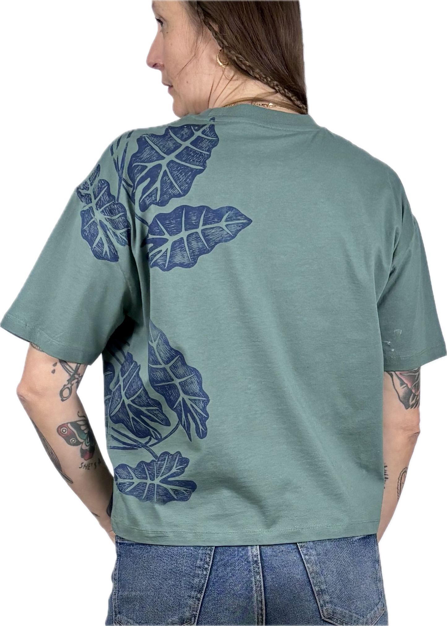 T-shirt taglio boxy serigrafata con tigre e foglie di drosera