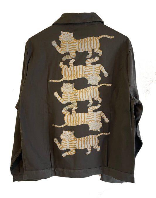 shacket grigio antracite serigrafata con tigri senape