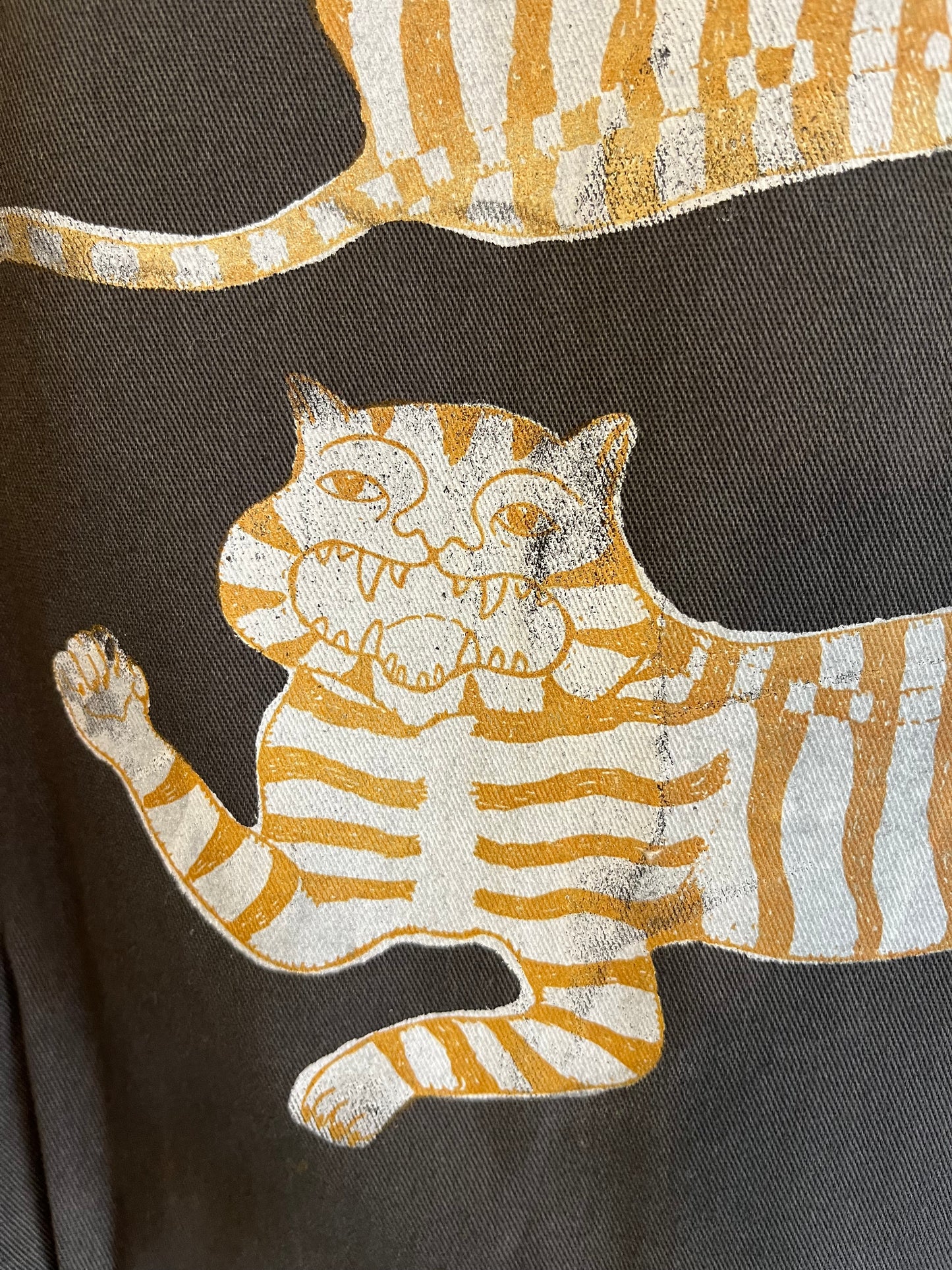 shacket grigio antracite serigrafata con tigri senape