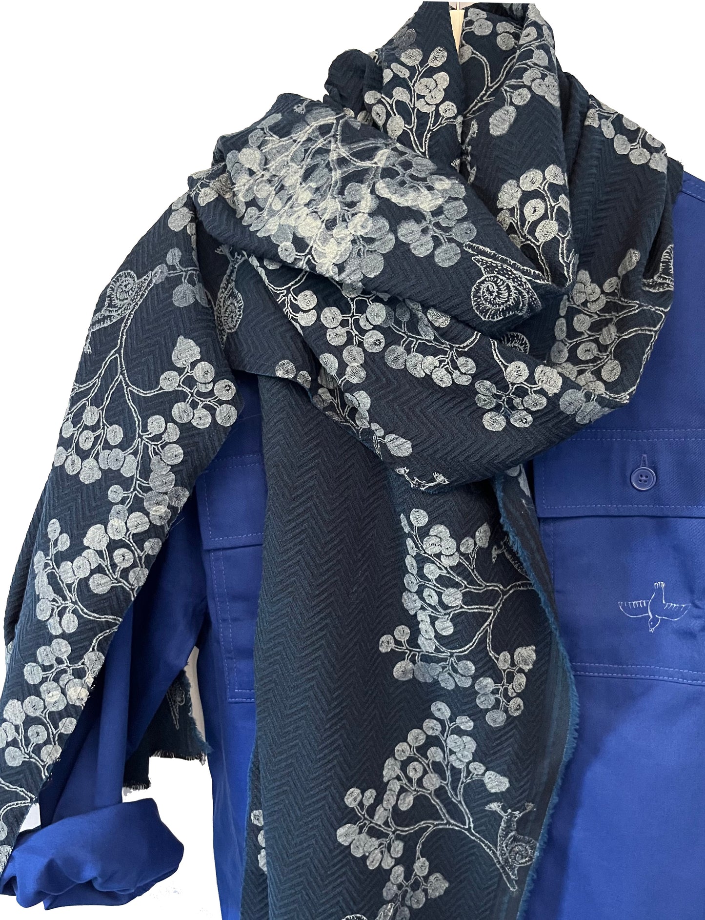 sciarponi in lana deadstock blu serigrafati con disegni vulcanici