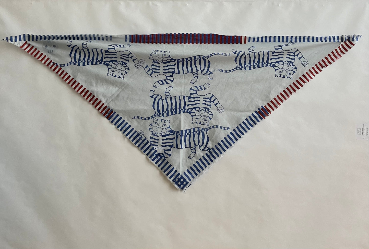 foulard bandana azzurro polvere con tigri e righe serigrafato a mano