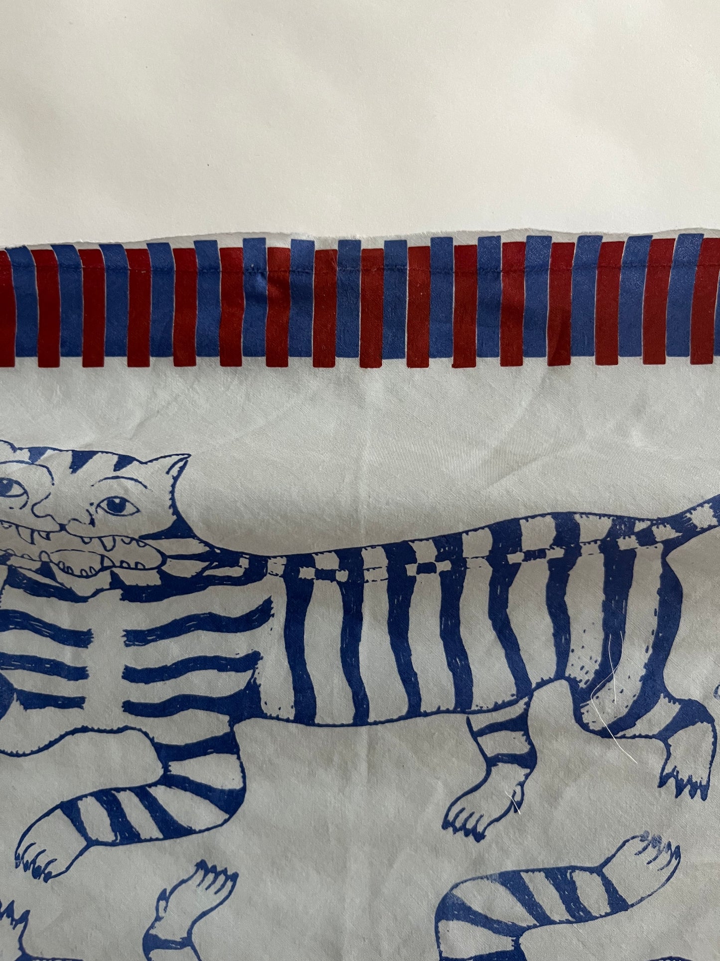 foulard bandana azzurro polvere con tigri e righe serigrafato a mano