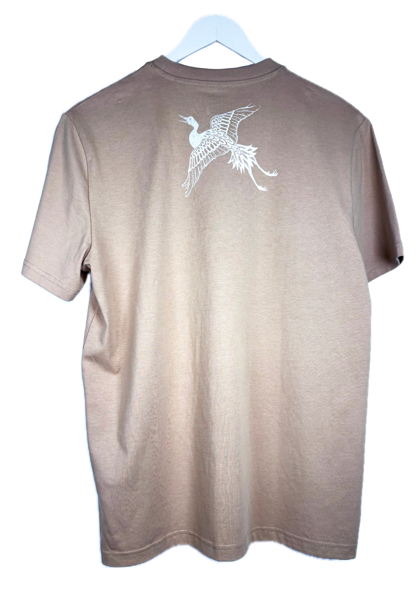T-shirt modello classico serigrafata con nuvole e gru bianche