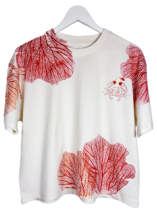 T-shirt boxy con granchio e corallo