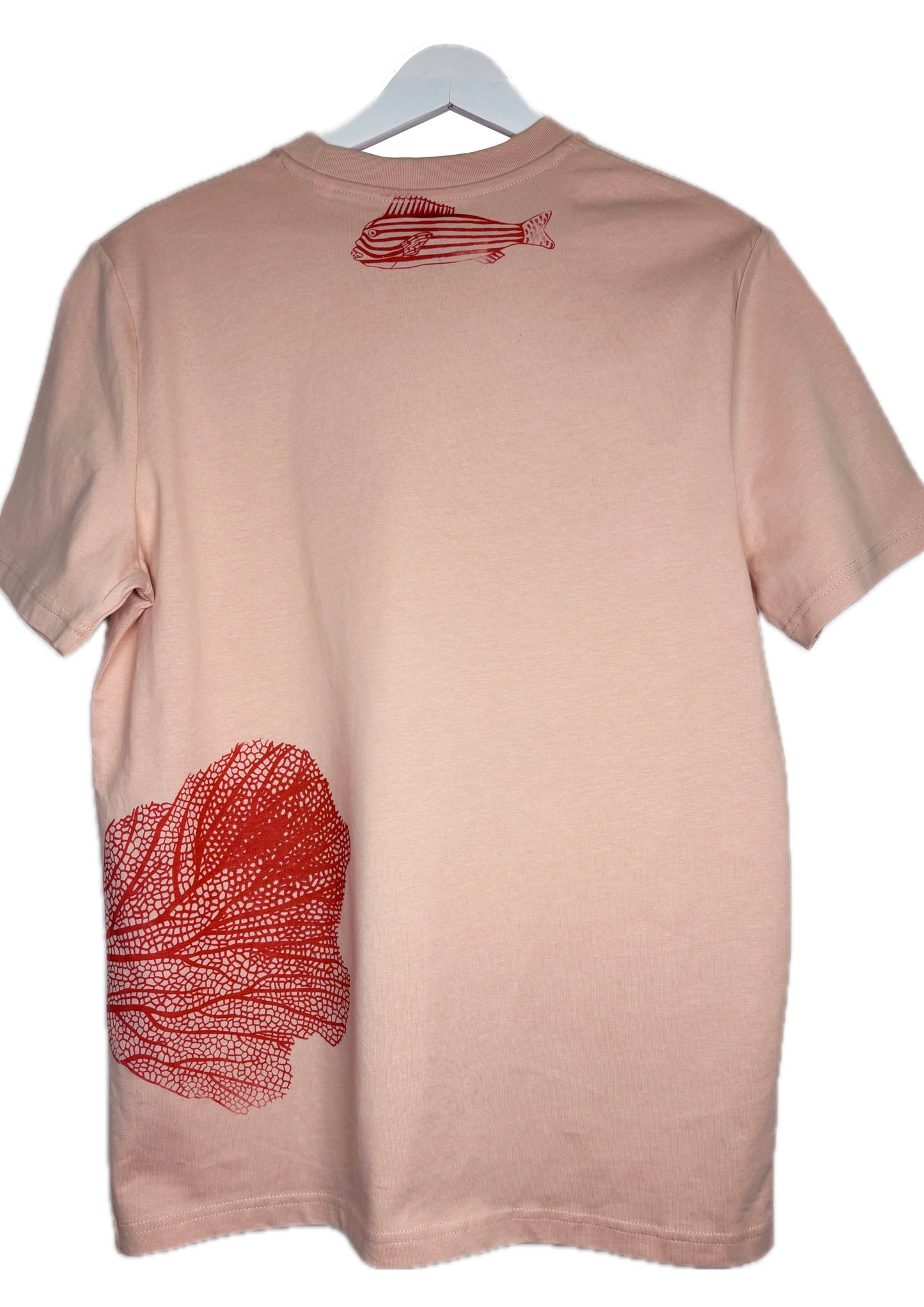 T-shirt modello classico rosa pesca serigrafata in rosso con disegni marini