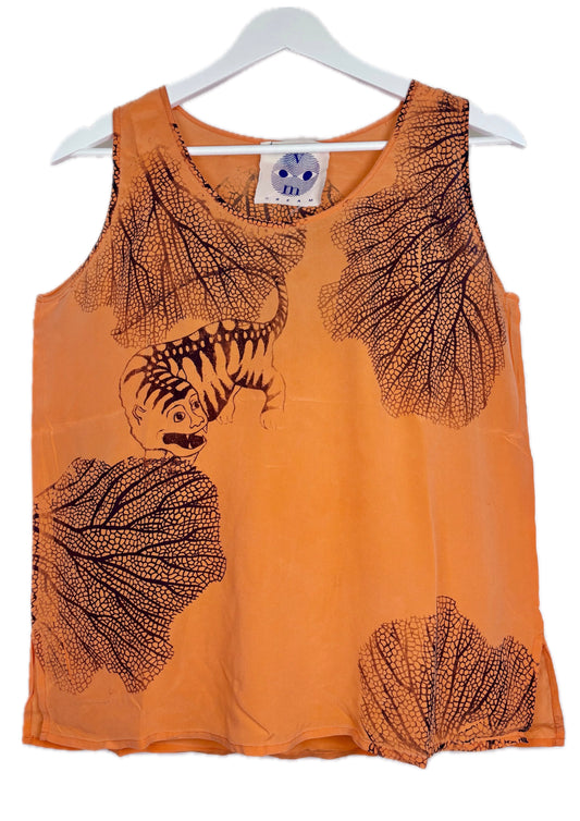 Canotta in seta arancio upcycled con tigre e coralli blu