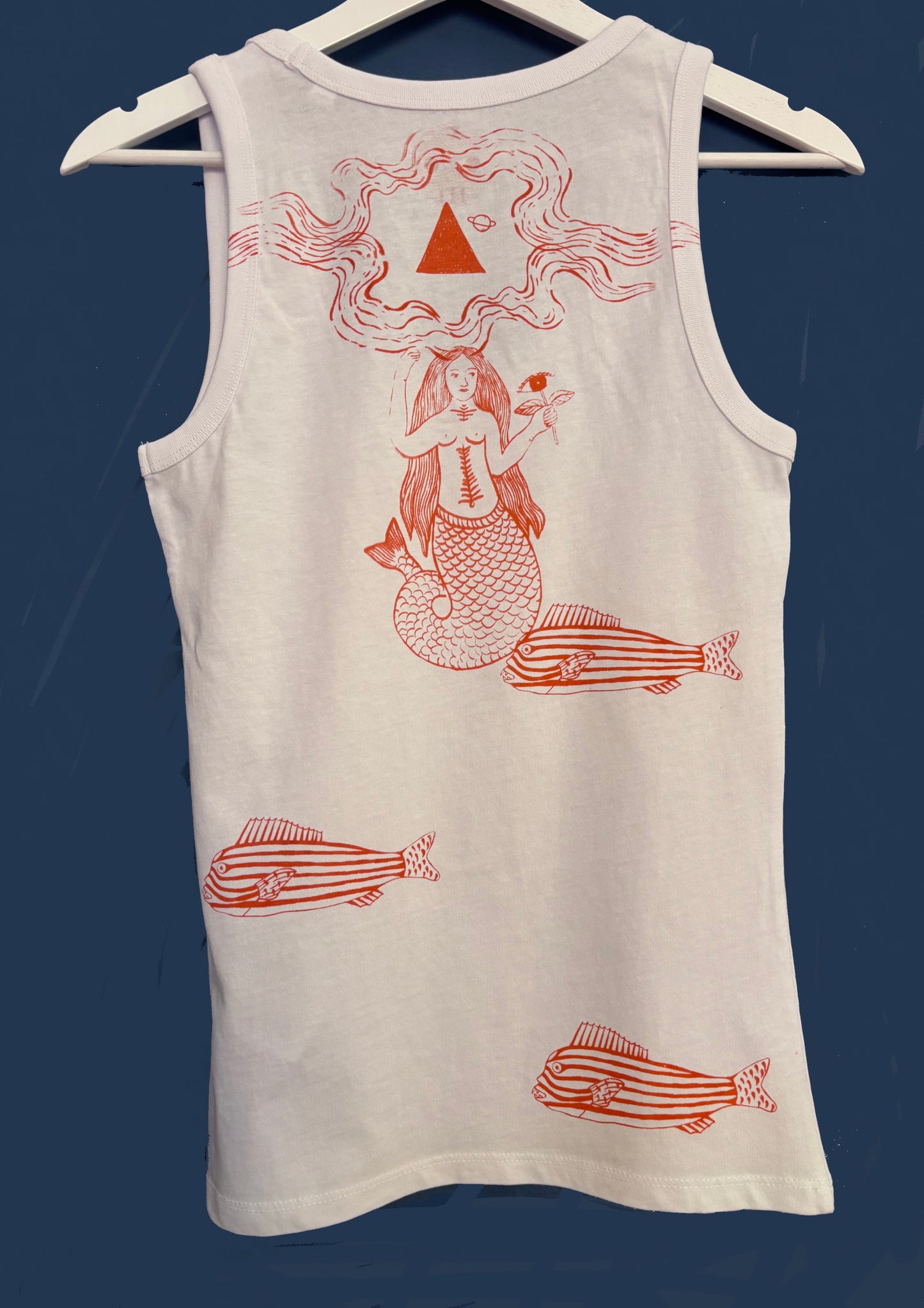 Canotta fitted con serigrafie a  tema marino vulcanico