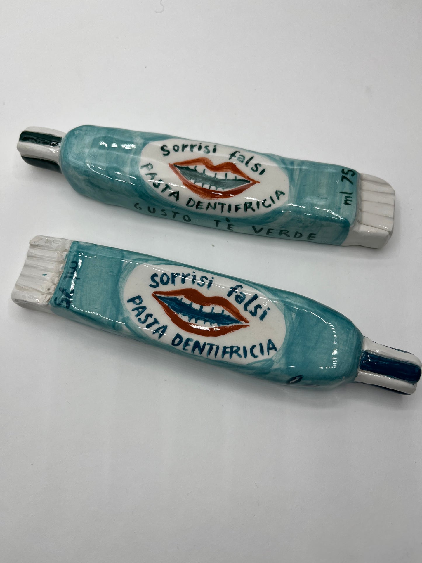 Dentifricio sorrisi falsi