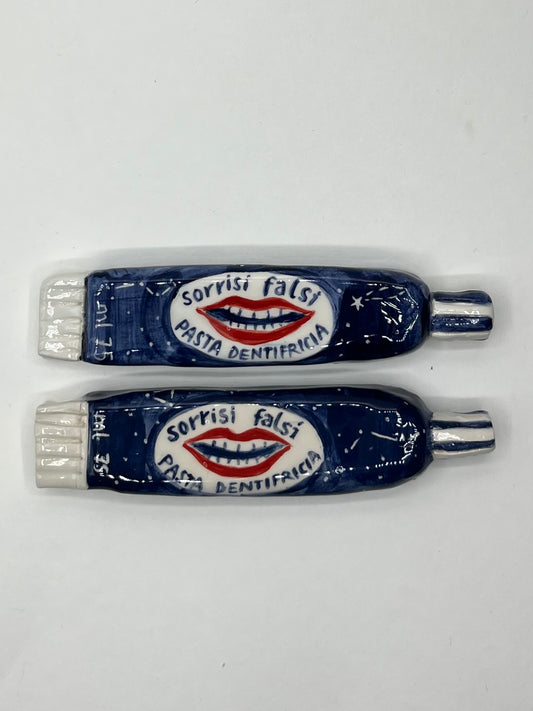Dentifricio sorrisi falsi