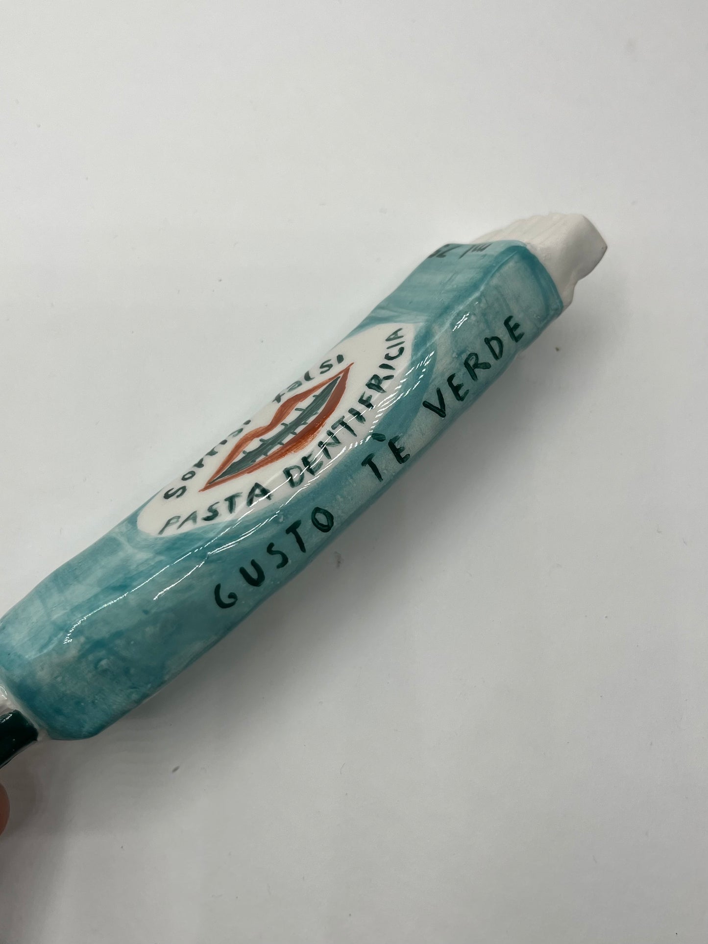 Dentifricio sorrisi falsi