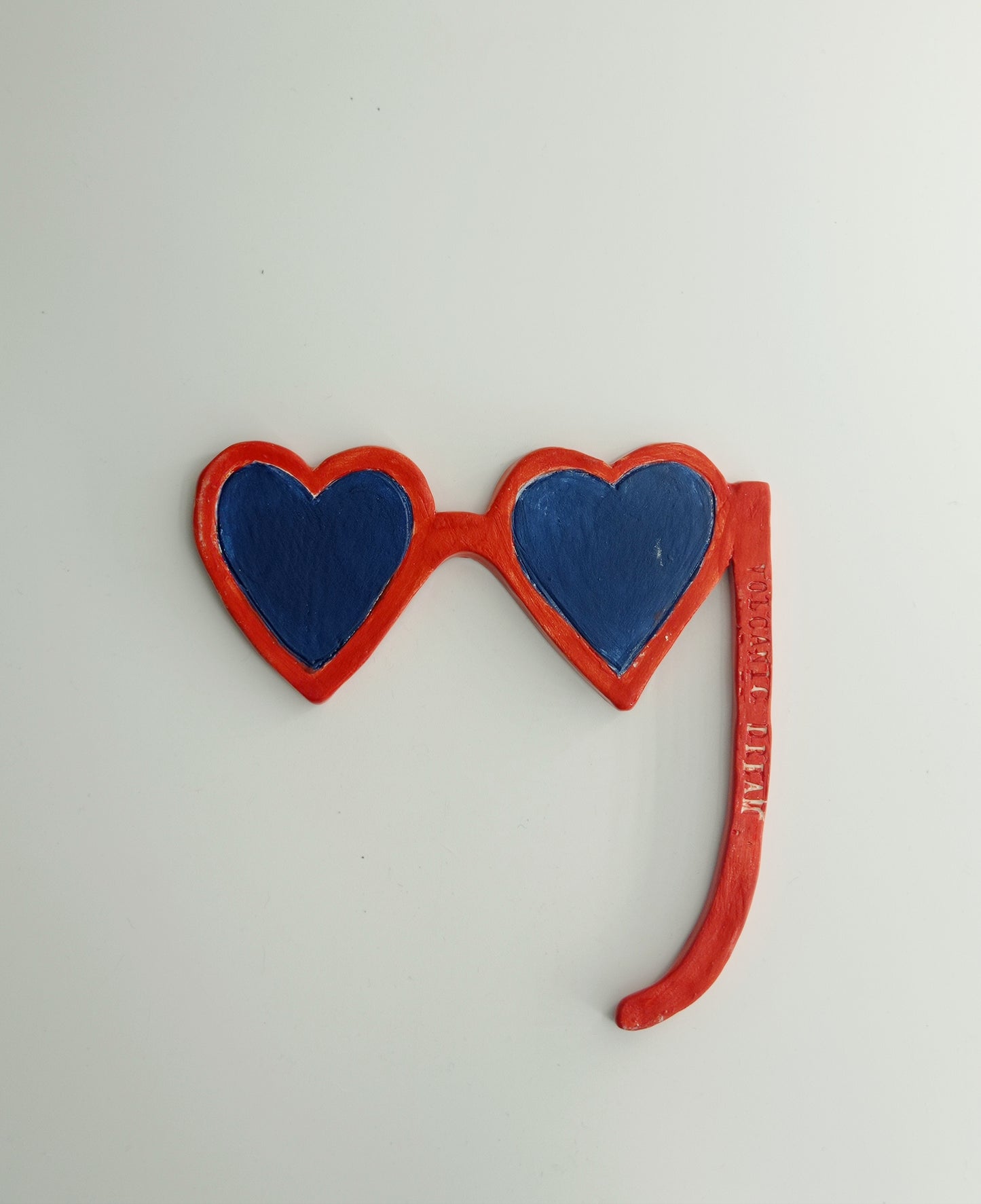 occhiali LOLITA a forma di cuore in ceramica modellati e dipinti a mano