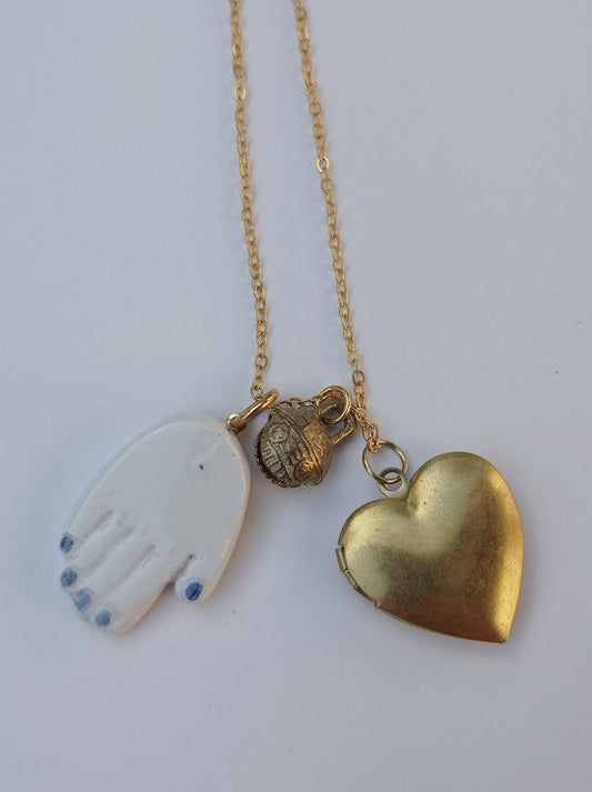 collana talisMANO con ciondolo lover's eye, mano in ceramica e campanella tibetana