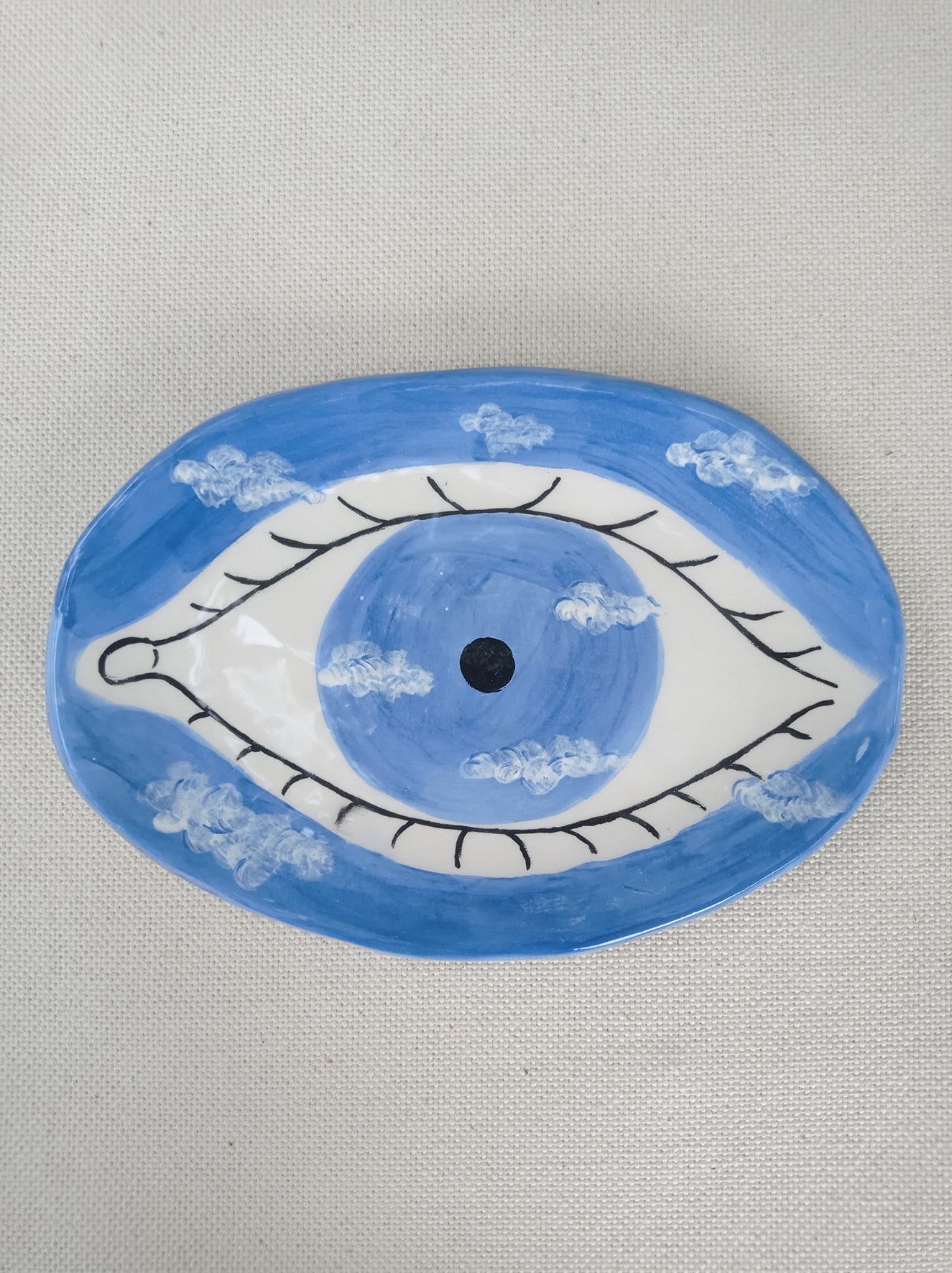 piatto ovale in ceramica a forma di occhio
