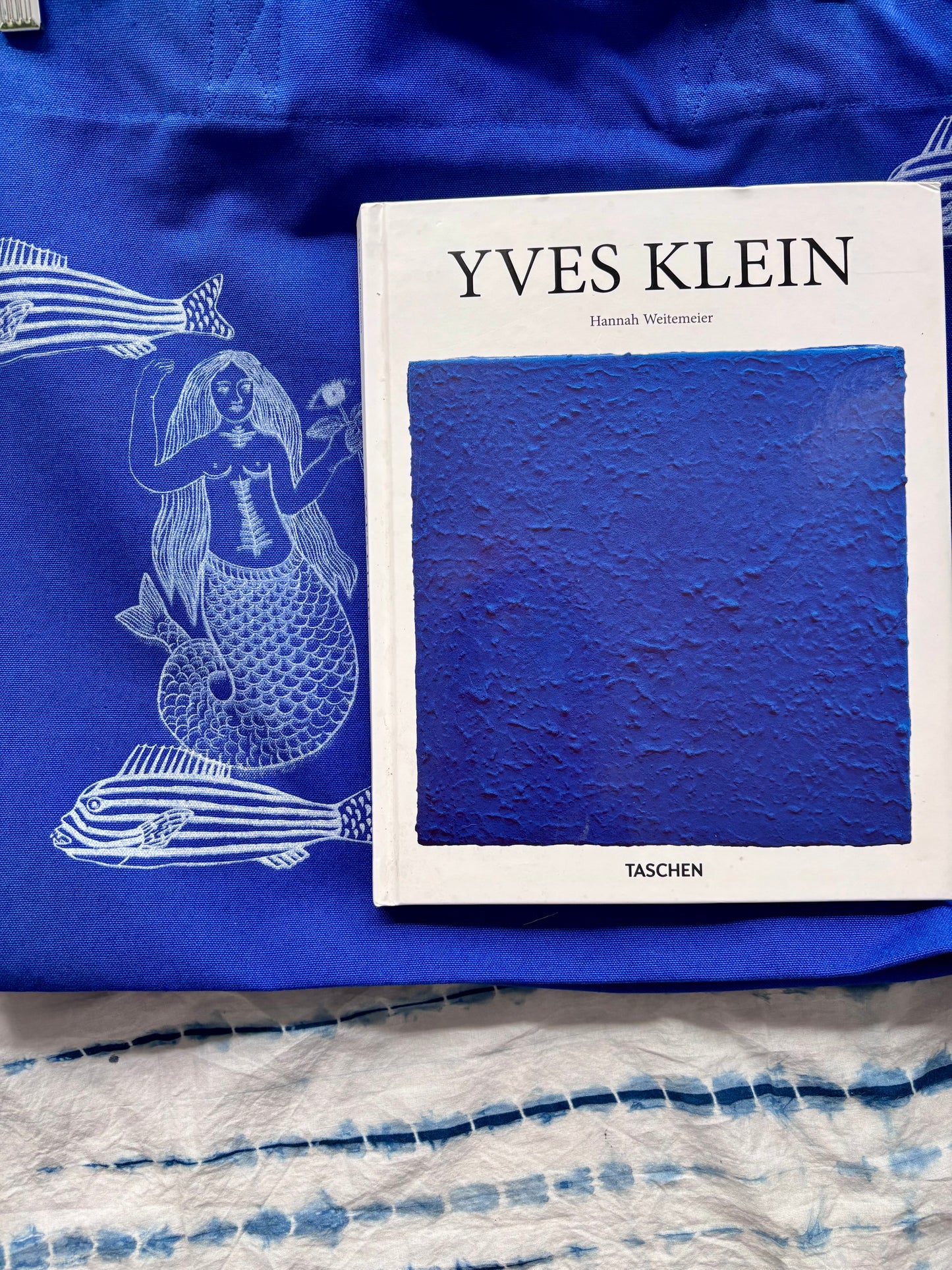 Borsa cotone spesso blu klein serigrafata