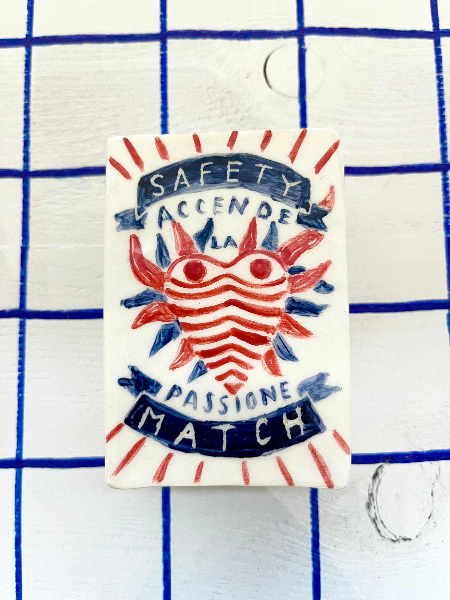 scatola di fiammiferi SAFETY MATCH in ceramica modellata e dipinta a mano