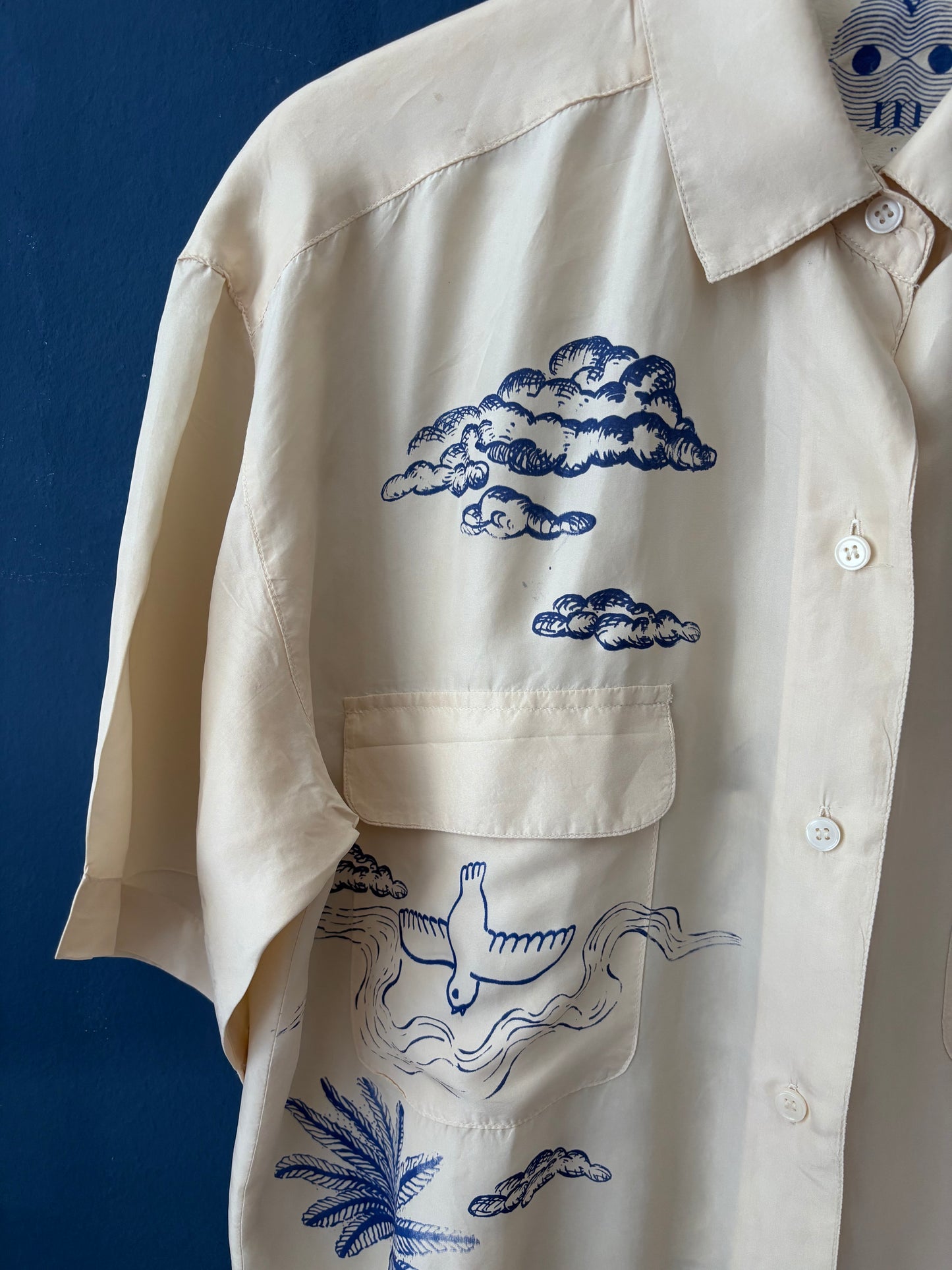 Camicia 100%seta avorio upcycled con serigrafie marine