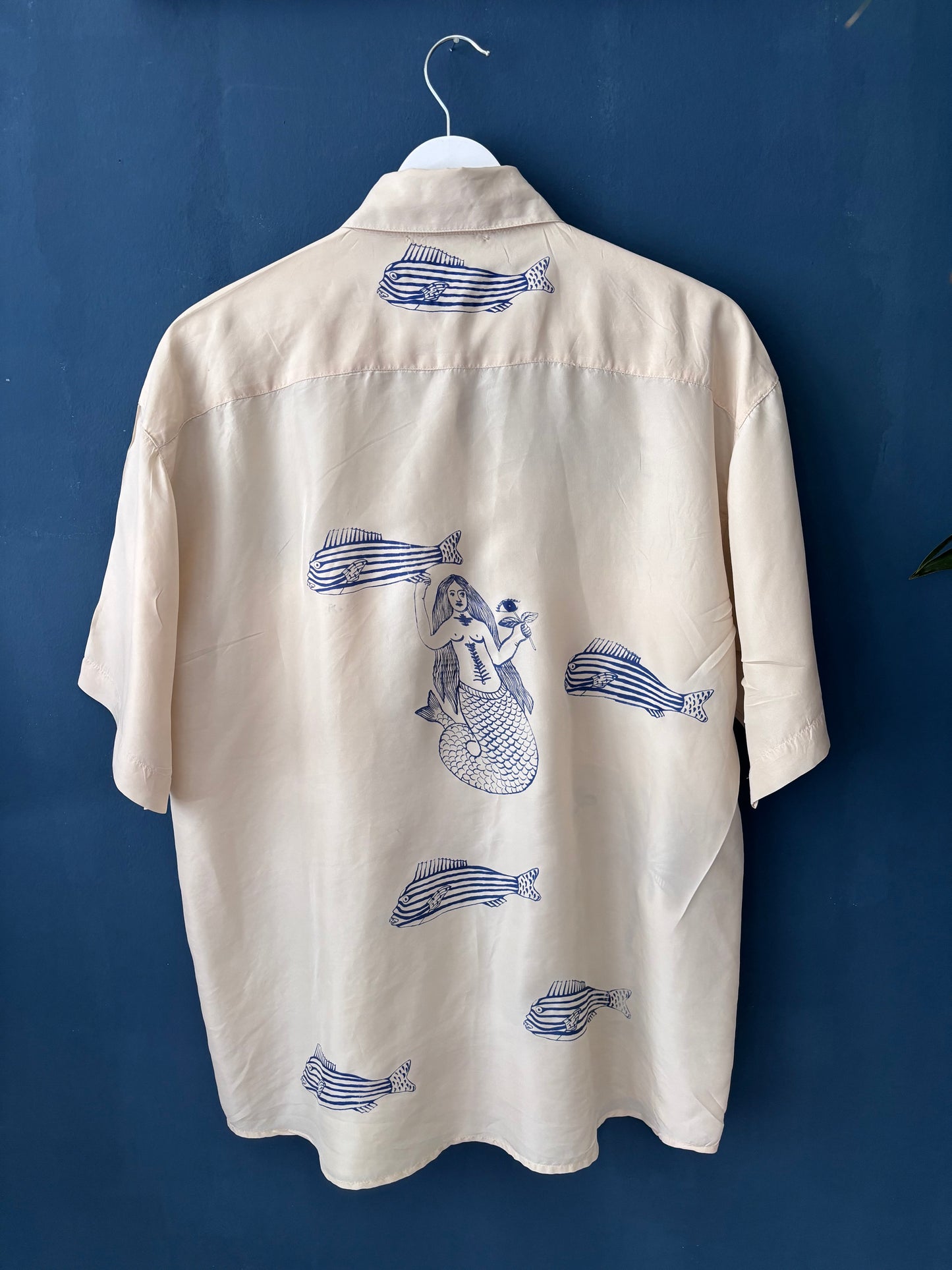 Camicia 100%seta avorio upcycled con serigrafie marine