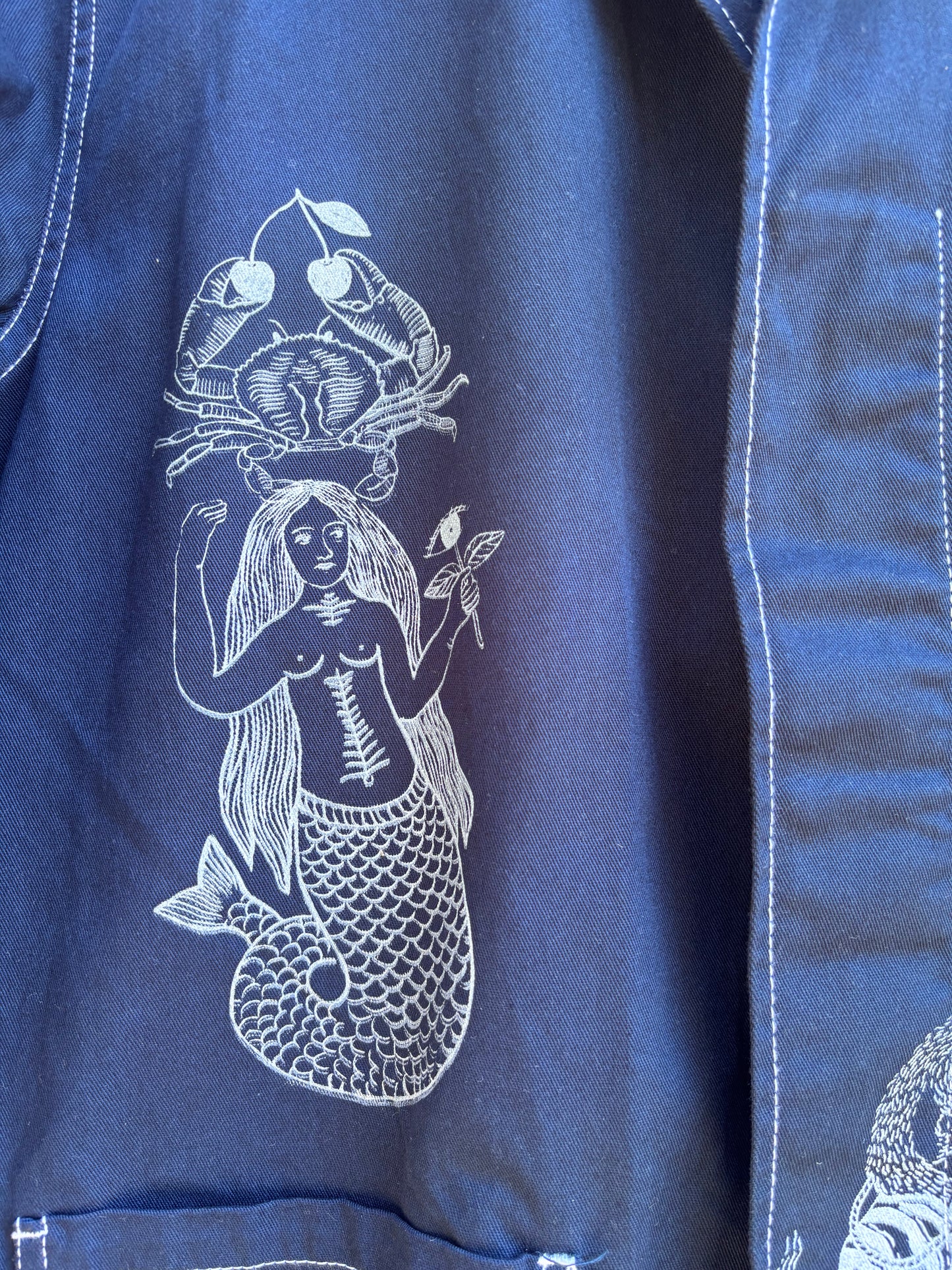 Shacket blu navy con serigrafie vulcaniche a tema marino