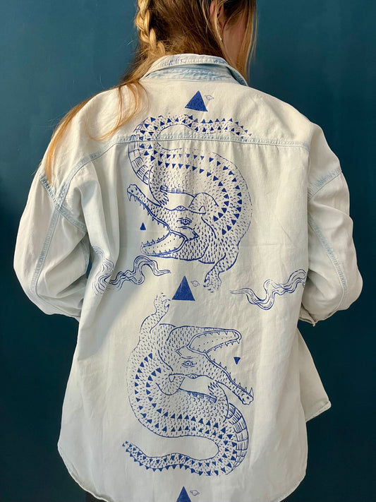 camicia upcycling denim serigrafata