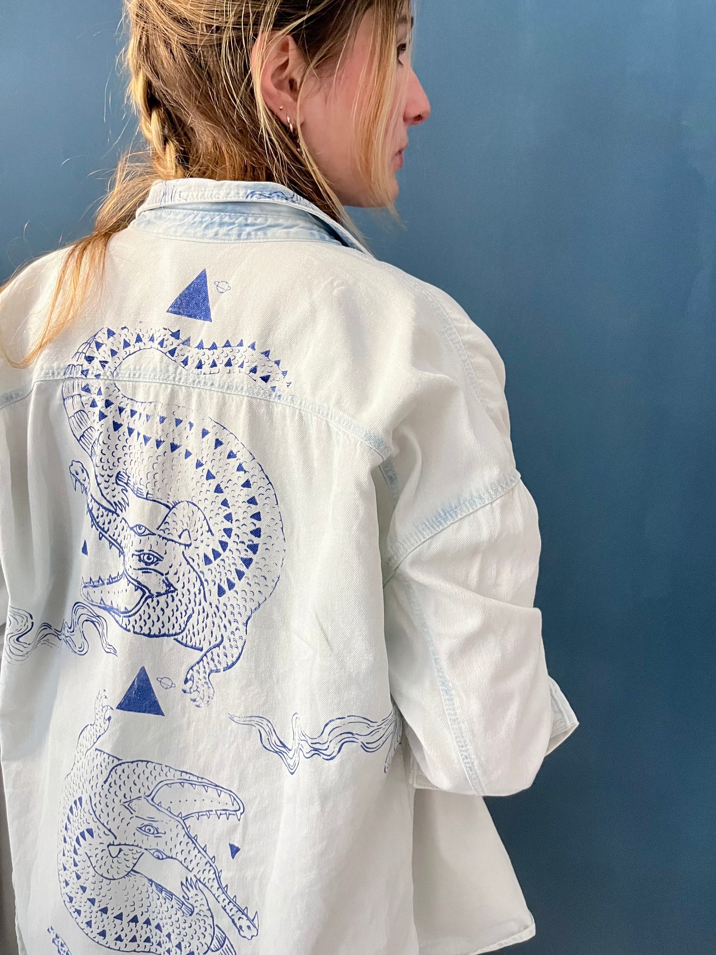 camicia upcycling denim serigrafata