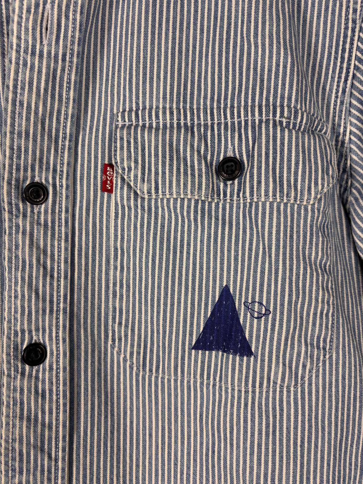 Camicia giacca in denim i rigato upcycled con tigre stellare serigrafata