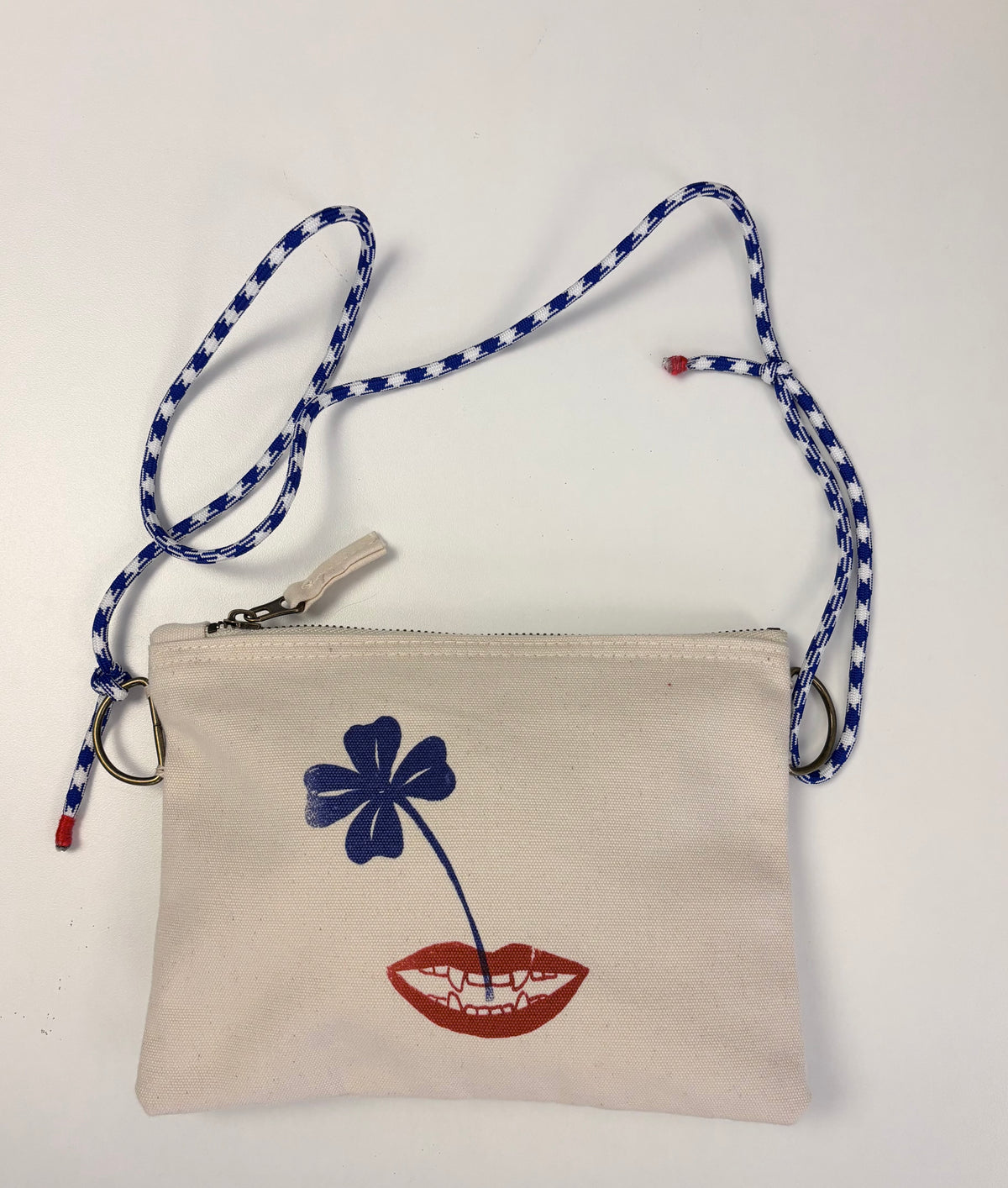 Tracolla con occhi in ceramica