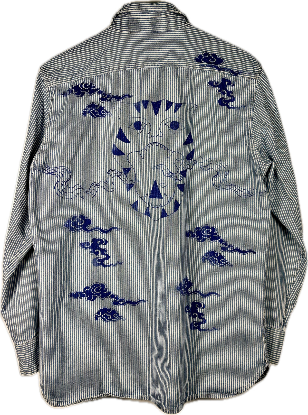 Camicia giacca in denim i rigato upcycled con tigre stellare serigrafata