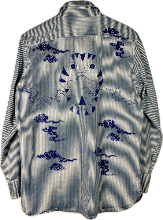 Camicia giacca in denim i rigato upcycled con tigre stellare serigrafata