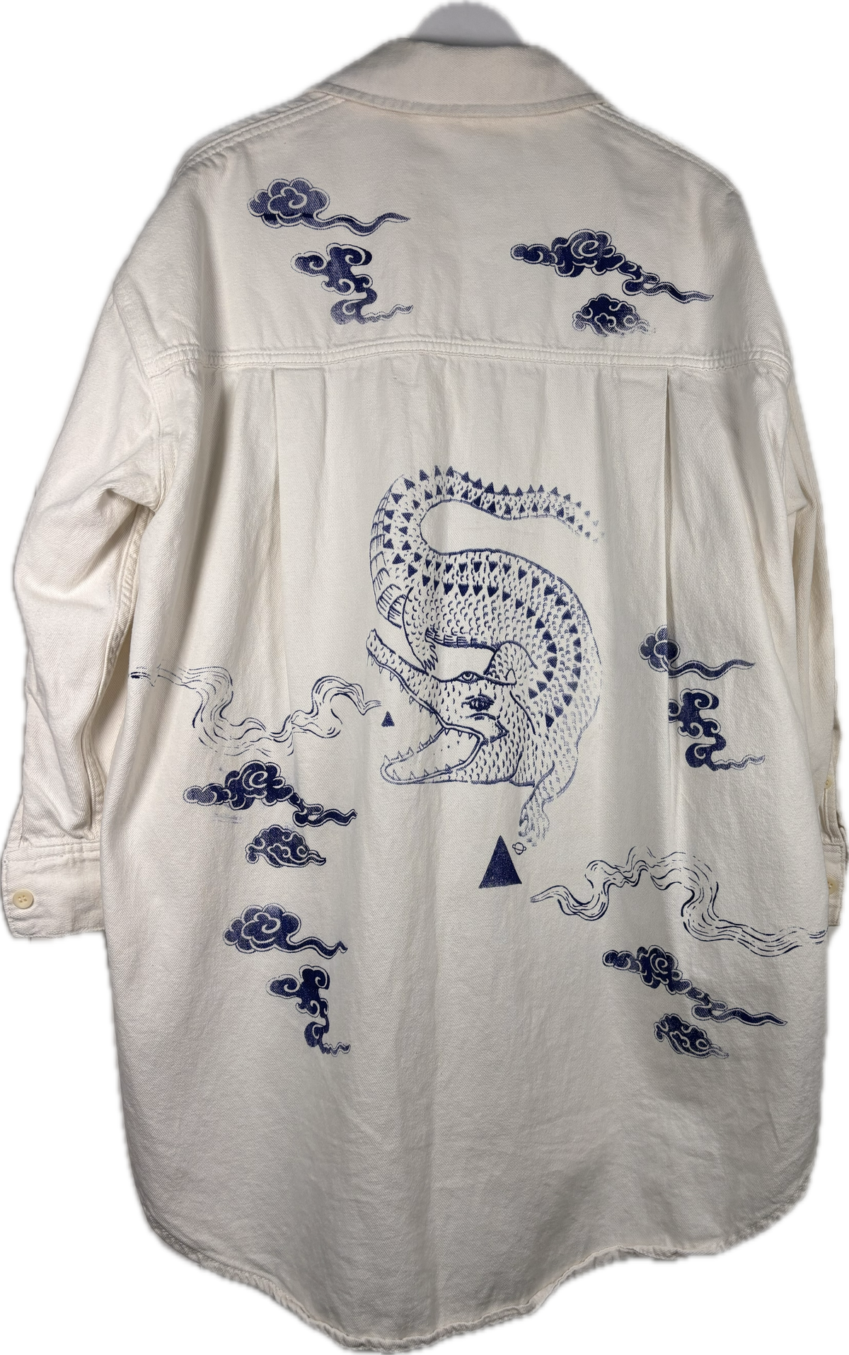 Giacca lunga in denim pesante bianco avorio upcycled con serigrafie