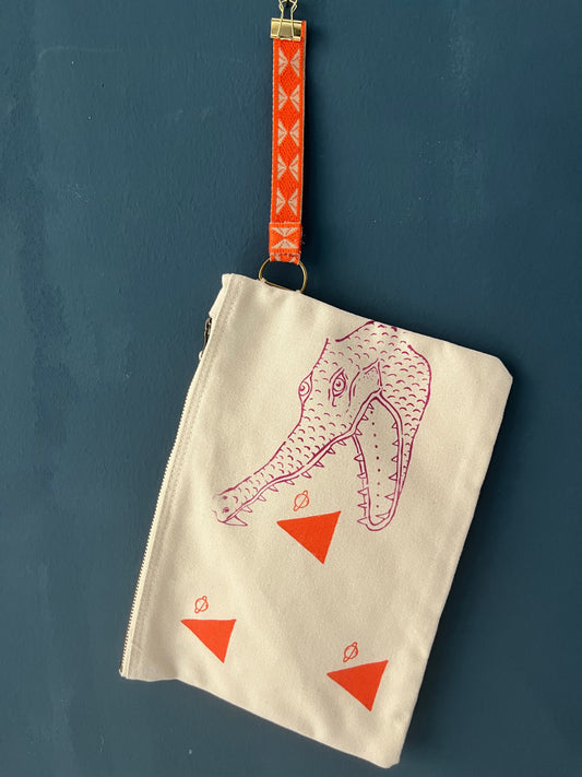 pochette grande con tracolla da polso serigrafata