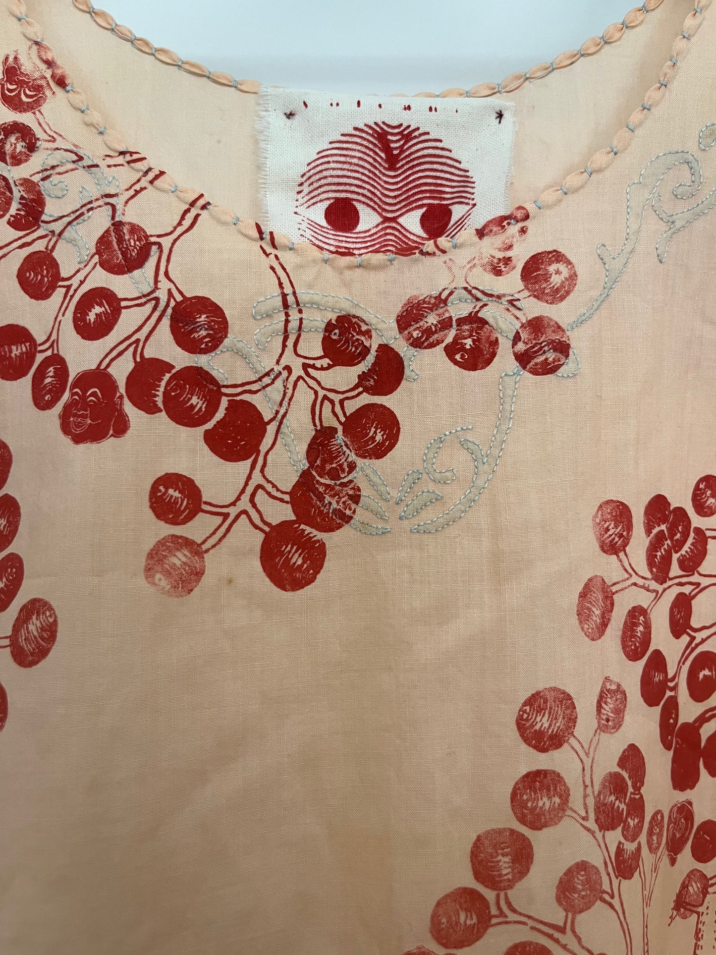 body vintage gusto gelato alla pesca con topping di ribes