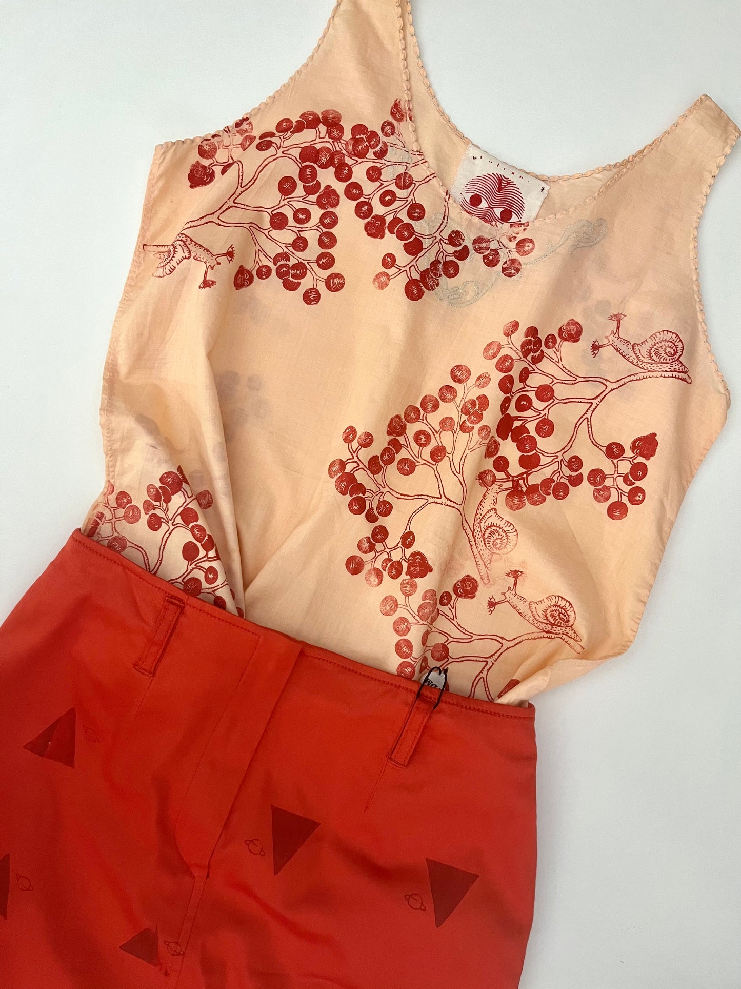 body vintage gusto gelato alla pesca con topping di ribes